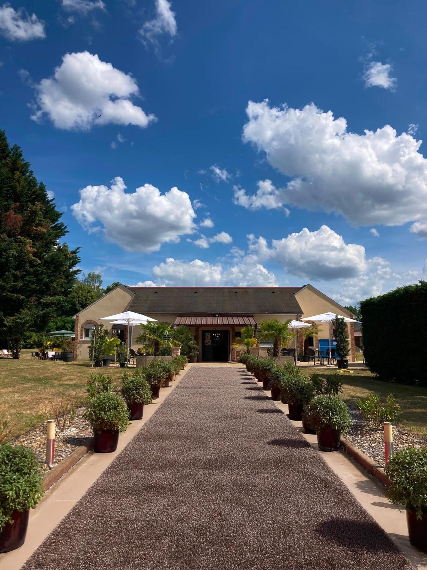 Hotel - Domaine De La Blanchardiere - Le Mans Changé Exteriör bild