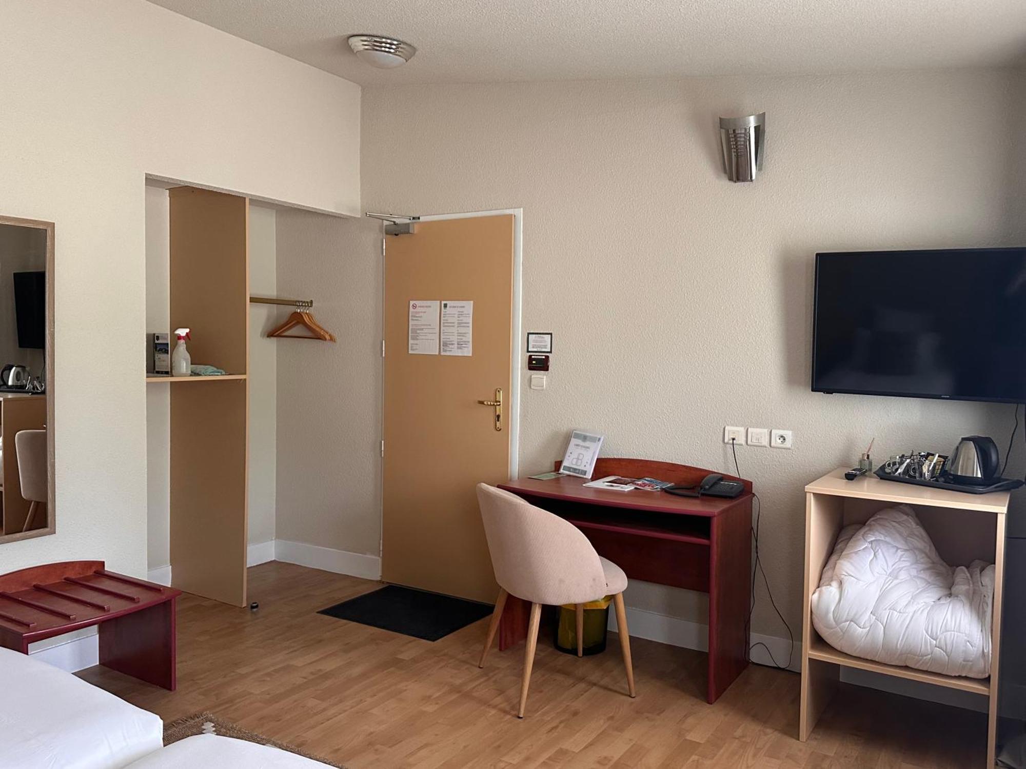 Hotel - Domaine De La Blanchardiere - Le Mans Changé Exteriör bild