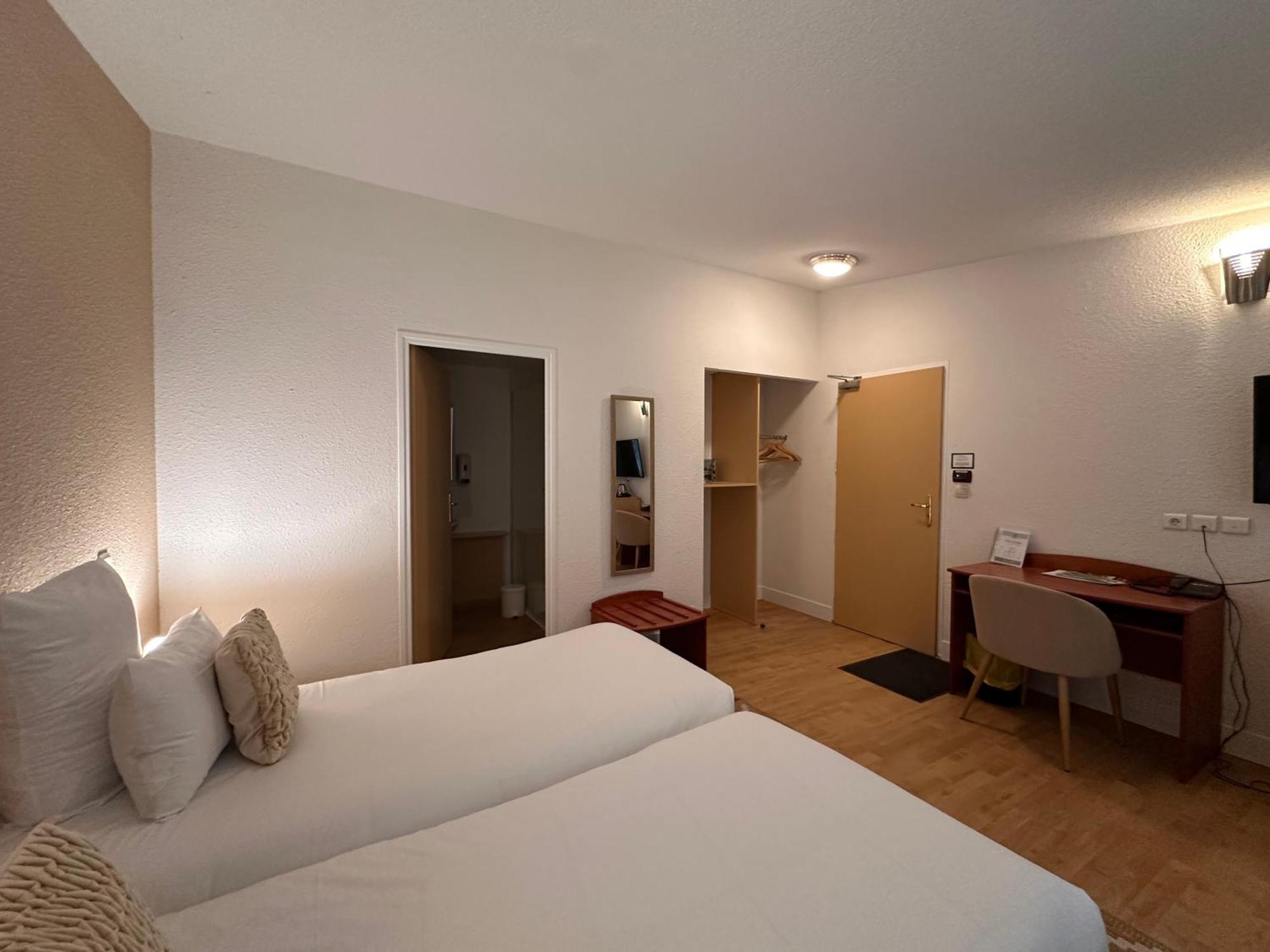 Hotel - Domaine De La Blanchardiere - Le Mans Changé Exteriör bild